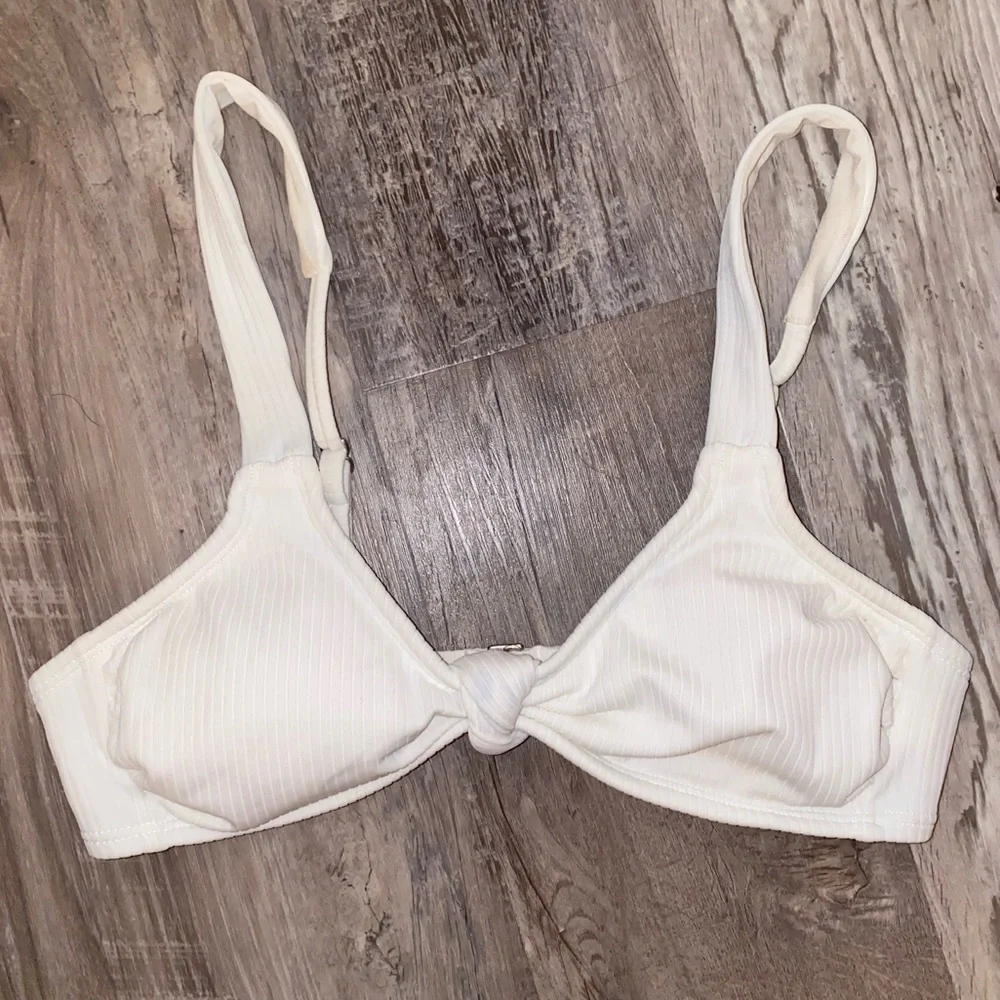 Xhilaration White Knot Bikini Top - Size Small - Picture 1 of 3